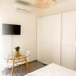https://fashion-week-studio-apartment-near-navigli.italymilanhotels.net
